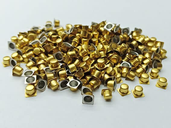 Small accessories coated in gold color