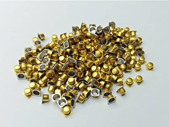 Small accessories coated in gold color